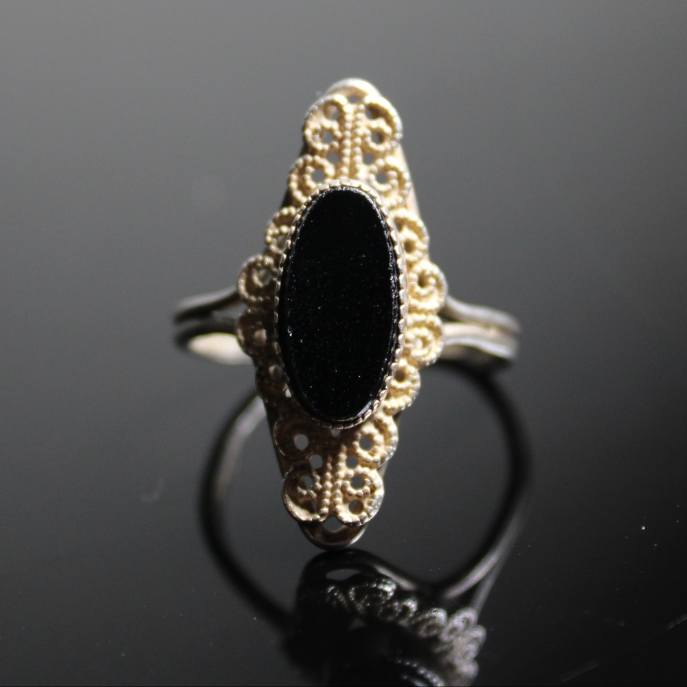 Beautiful Sterling Silver Beau- Sterling made Onyx Ring